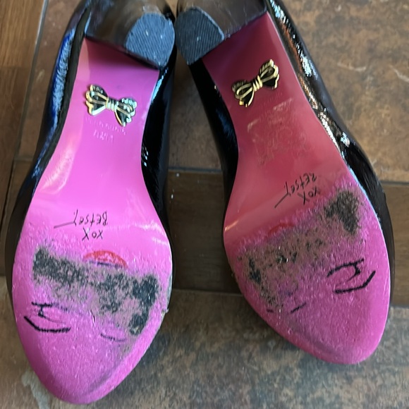 Betsey Johnson Patent Leather High Heels with Gold Accent & Bows!!! - Picture 10 of 12